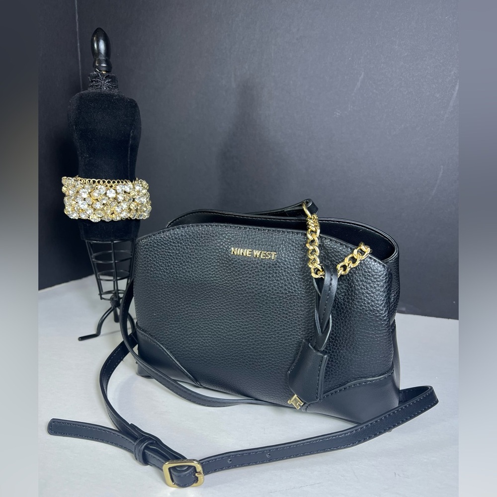NWOT Nine West Brooklyn Jet Set Crossbody Bag in Black